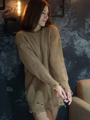 светр з дірками коричневий