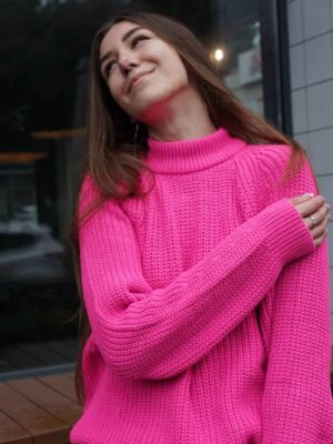рожевий светр оверсайз вкорочений